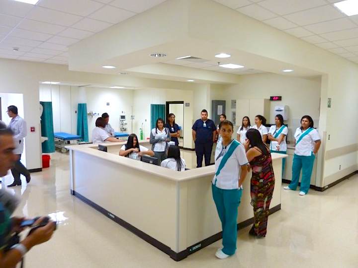 An ER room in the U.S. vs. a Costa Rican ER Room