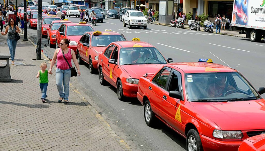 Expat retirees in Costa Rica should know that the country’s regular taxis will now have an app similar to Uber and Didi